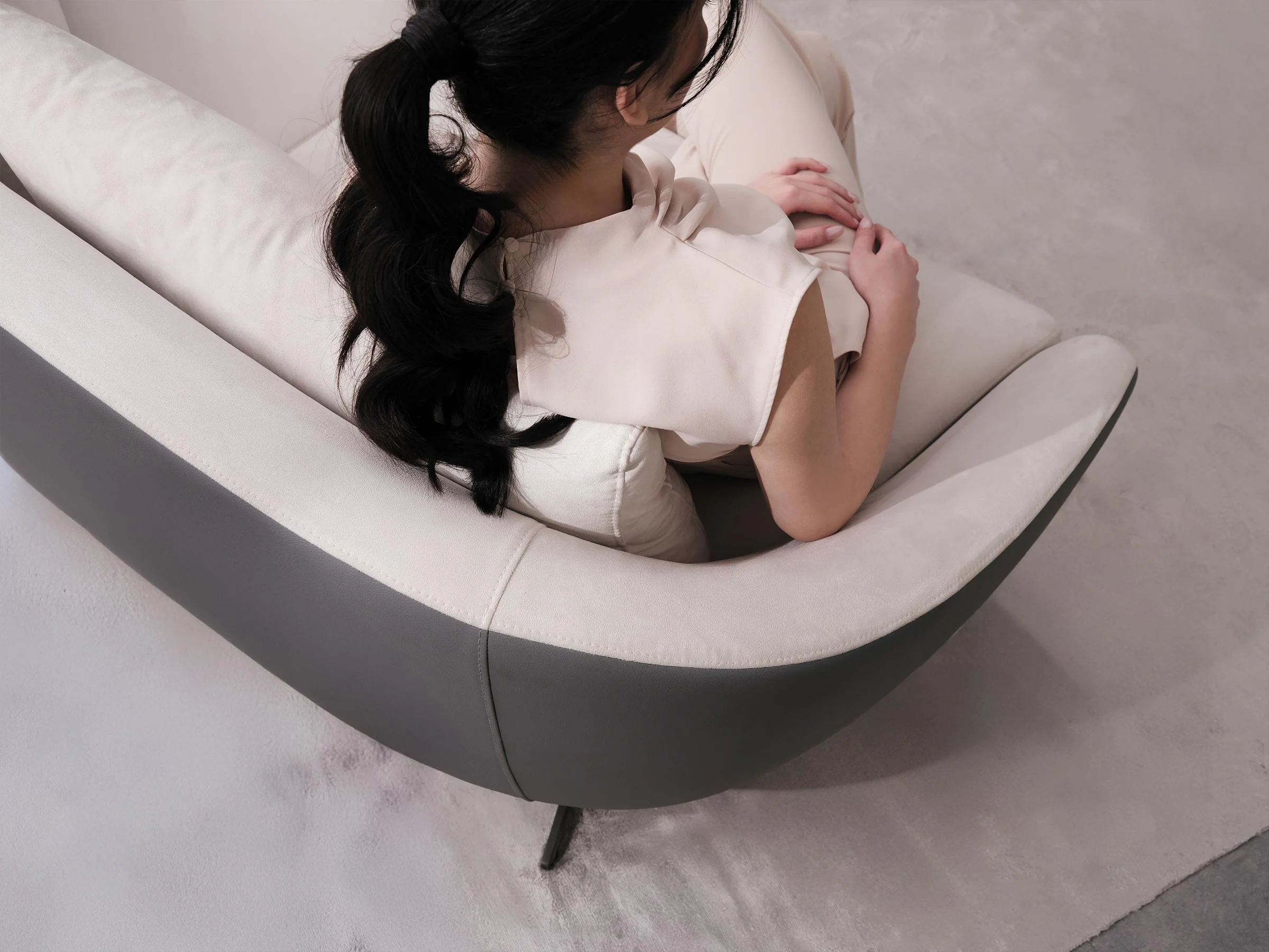 Podia Loveseat Sofa - Image 6
